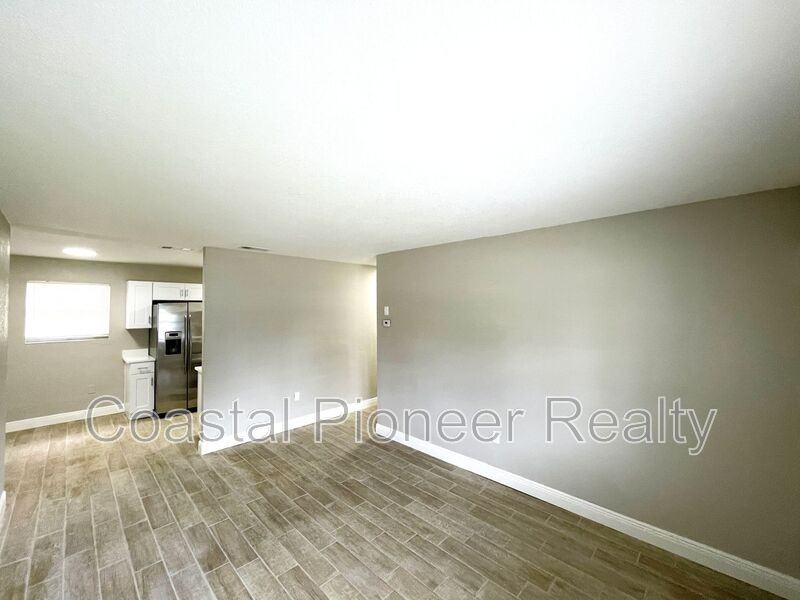 8310 Croton Ave - Photo 6 of 23