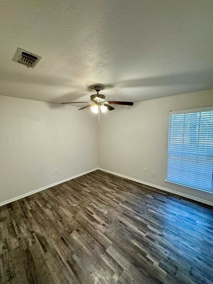 4019 Evergreen St #4019 - Photo 7 of 14