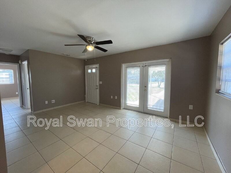 2614 Royal Dr - Photo 4 of 16