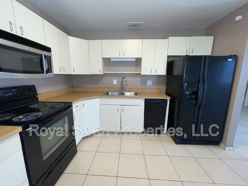 2614 Royal Dr - Photo 6 of 16