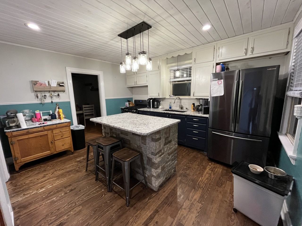 1106 E 3rd St #1 - Photo 4 of 10