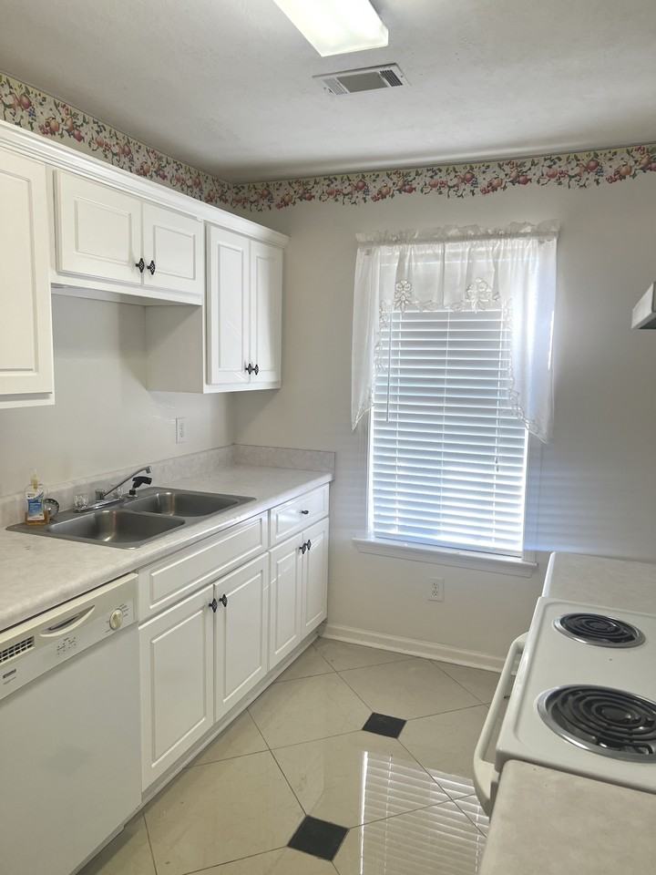 107 Larkspur Ln #1 - Photo 2 of 25