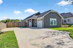 featured image of 1016 Ray Dr #1