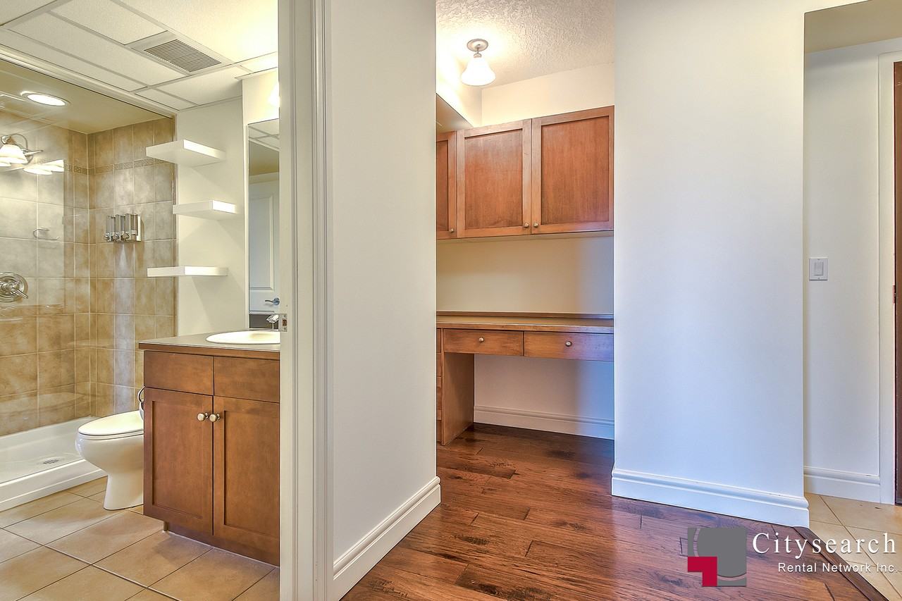 920 Five West - Photo 3 of 24