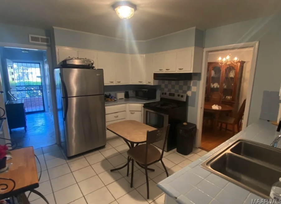 1394 Avalon Ln #1 - Photo 4 of 10