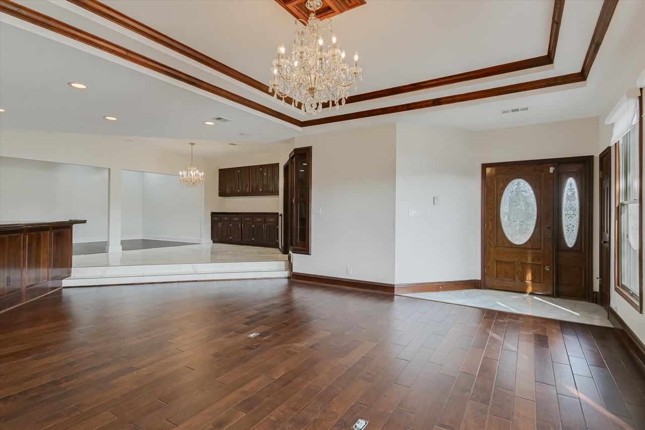 4000 Belmont Park Dr - Photo 3 of 10