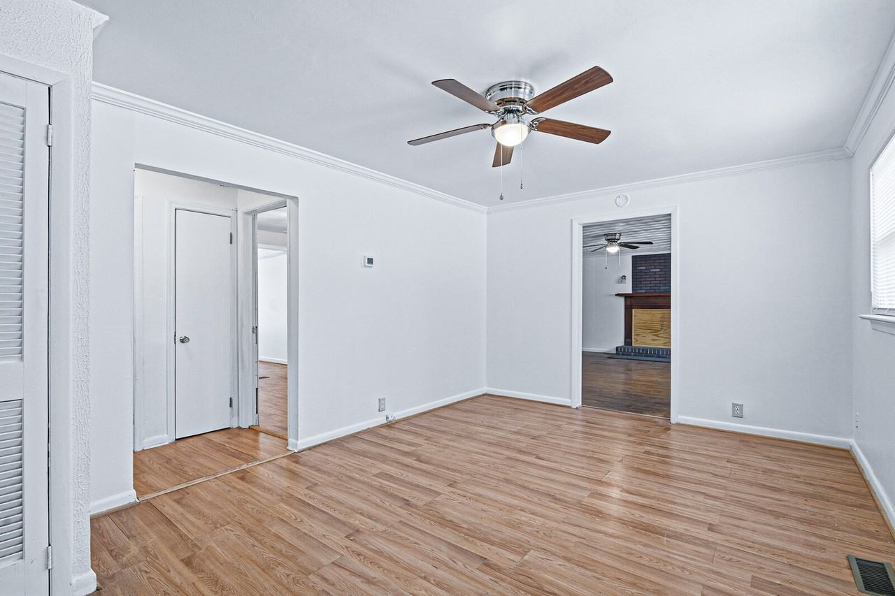 480 Richneck Rd #1 - Photo 2 of 10
