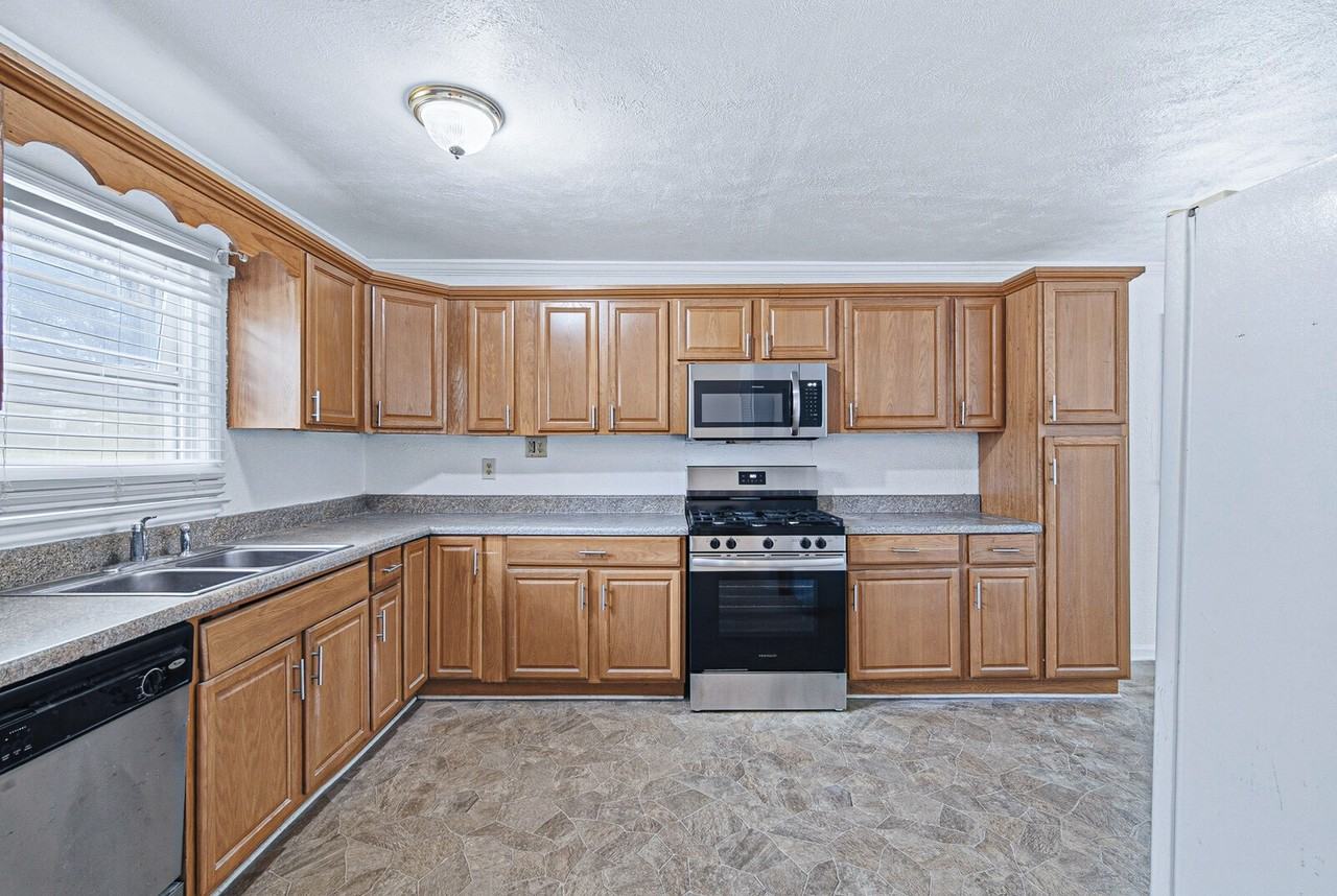 480 Richneck Rd #1 - Photo 3 of 10