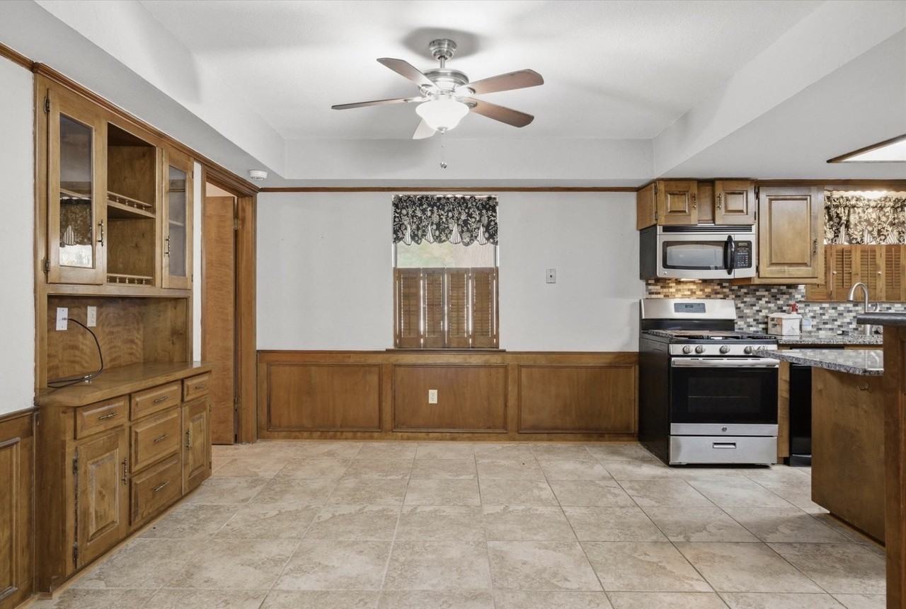 716 S Houston St #1 - Photo 3 of 22