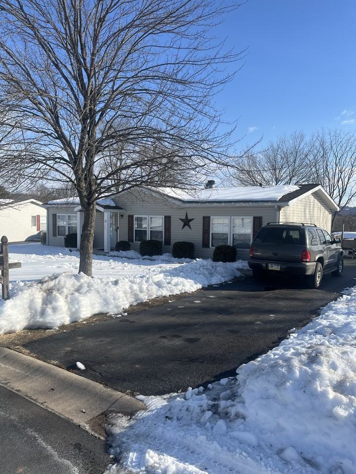 12 Ray Dr #1 - Photo 2 of 33