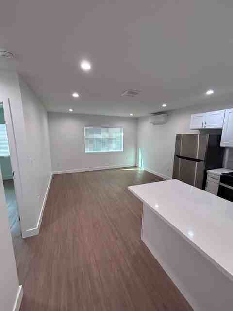 205 1/2 W Colden Ave #205-1-2 - Photo 2 of 8