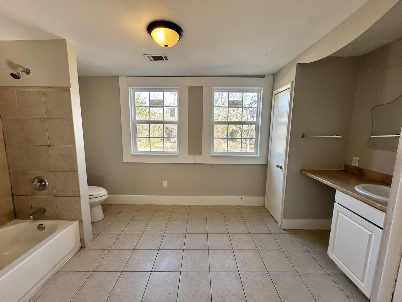 521 41st St #1 - Photo 5 of 10