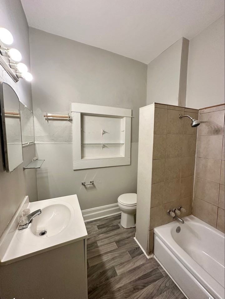 521 41st St #1 - Photo 7 of 10