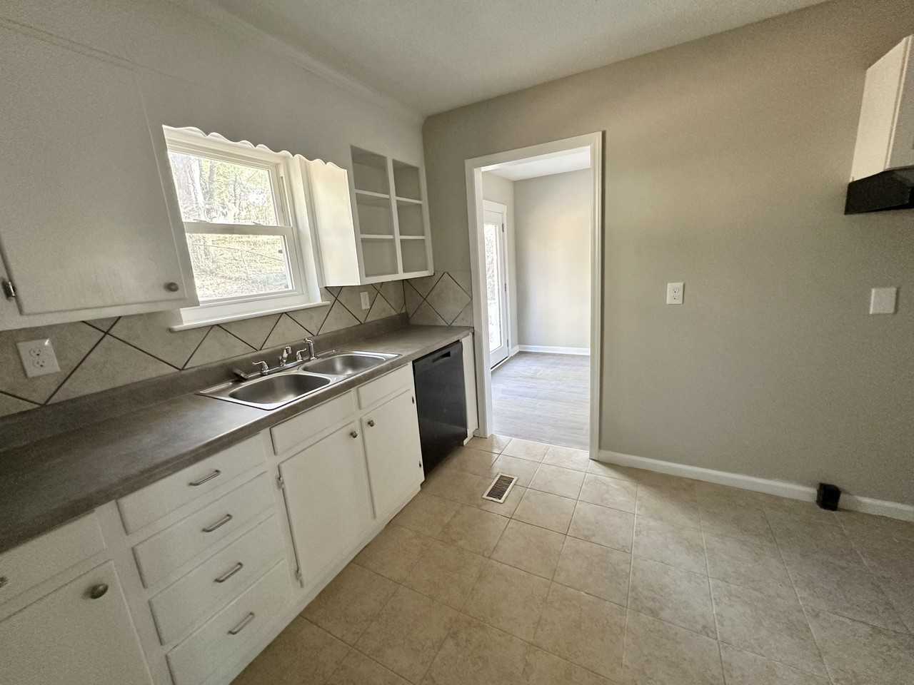 1736 6th St Nw #1 - Photo 2 of 13