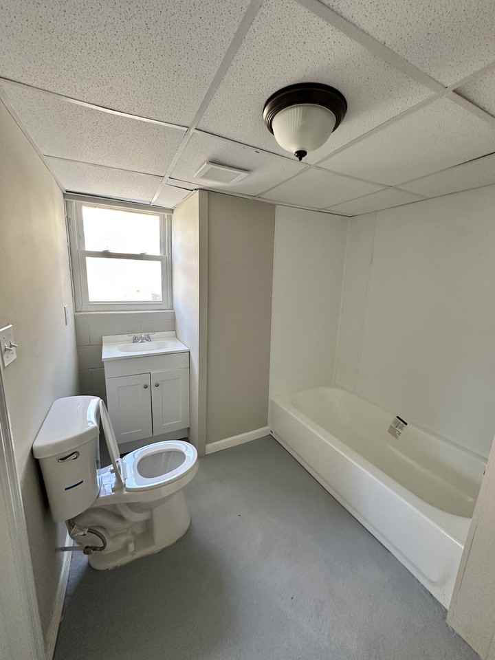 1736 6th St Nw #1 - Photo 7 of 13