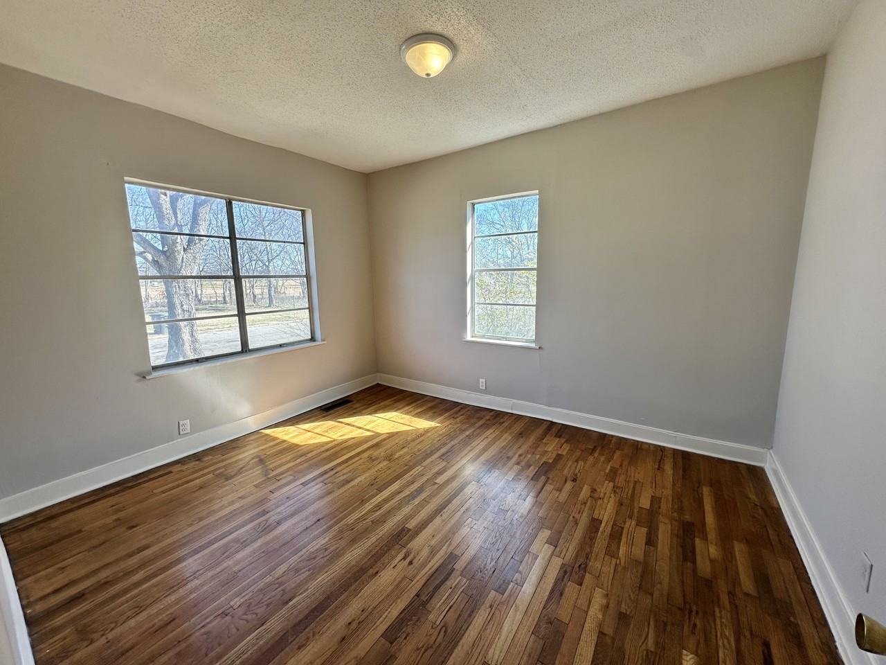 1126 Escambia St #1 - Photo 3 of 10