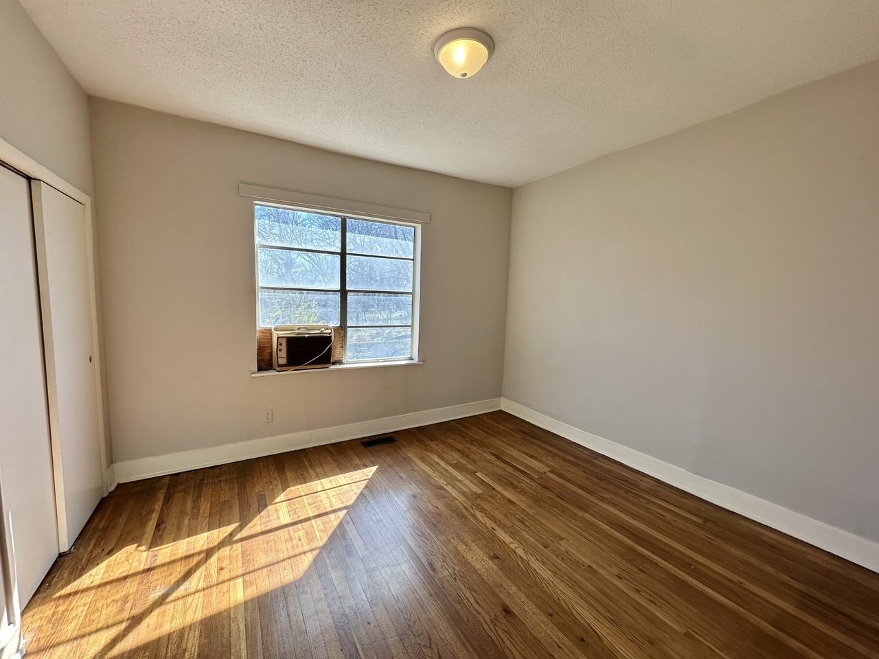 1126 Escambia St #1 - Photo 4 of 10