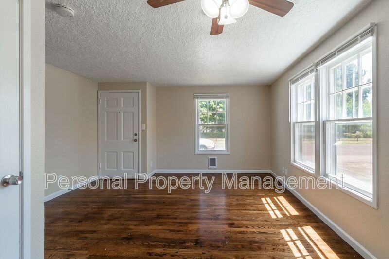 3108 Thompson Ave - Photo 3 of 13