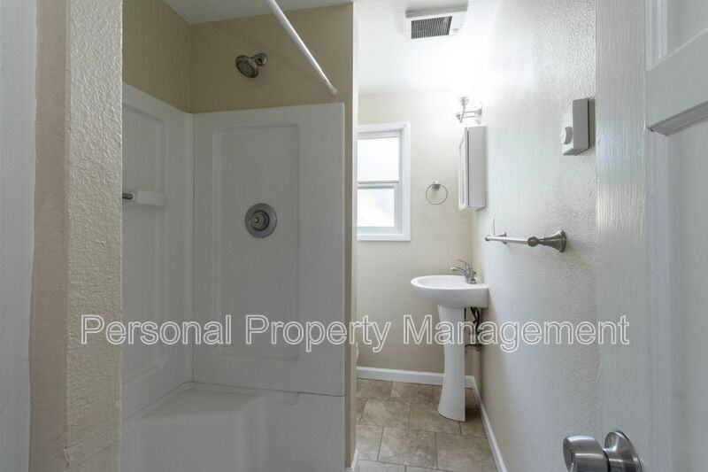 3108 Thompson Ave - Photo 5 of 13