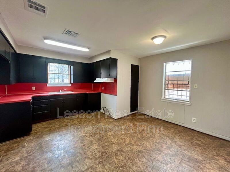 439 Browning St - Photo 3 of 14