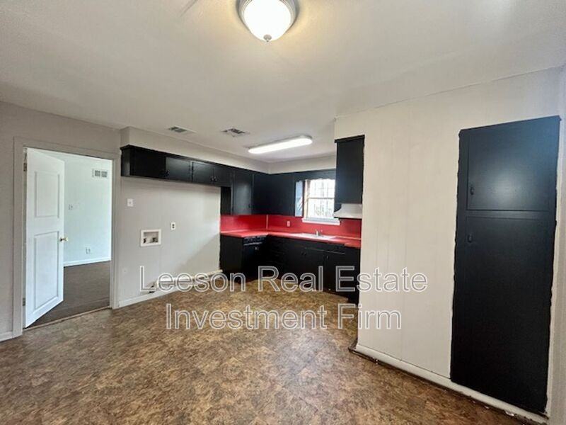 439 Browning St - Photo 5 of 14