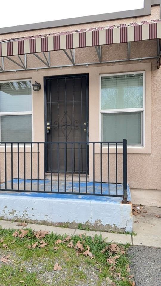 1433 Lincoln St - Photo 2 of 18