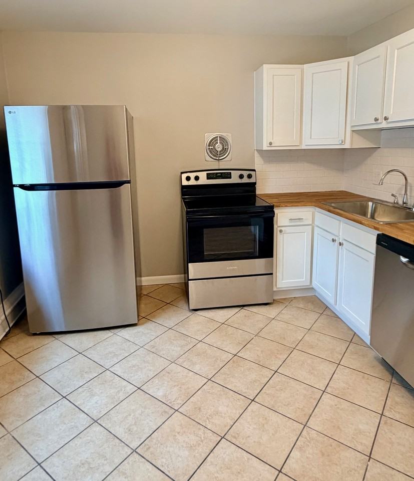 1722 W North BendC1 #C1 - Photo 3 of 21