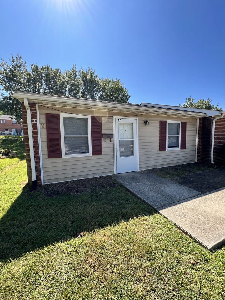 613 2nd St #TH12 - Photo 3 of 3