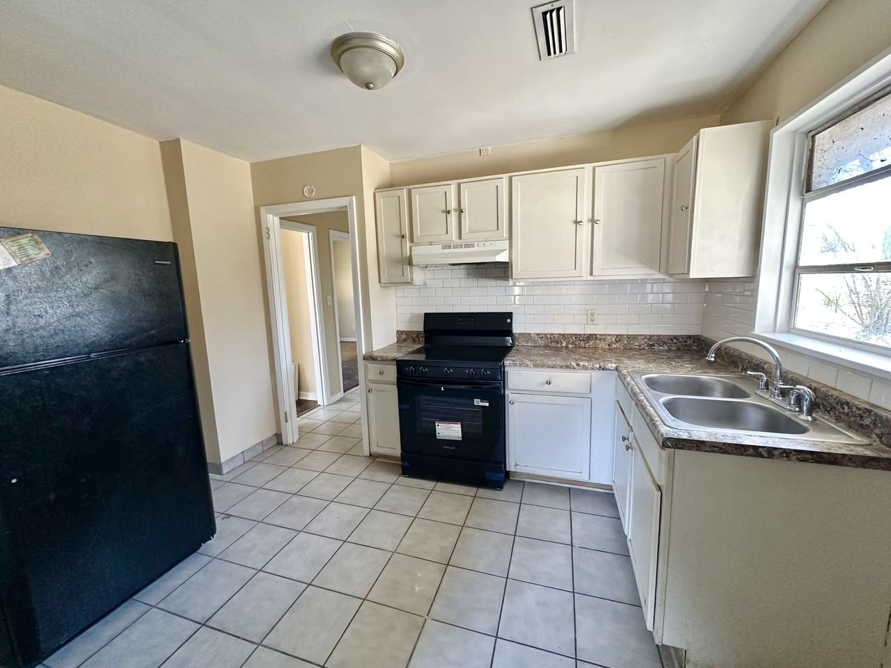 408 Midway St #1 - Photo 4 of 9