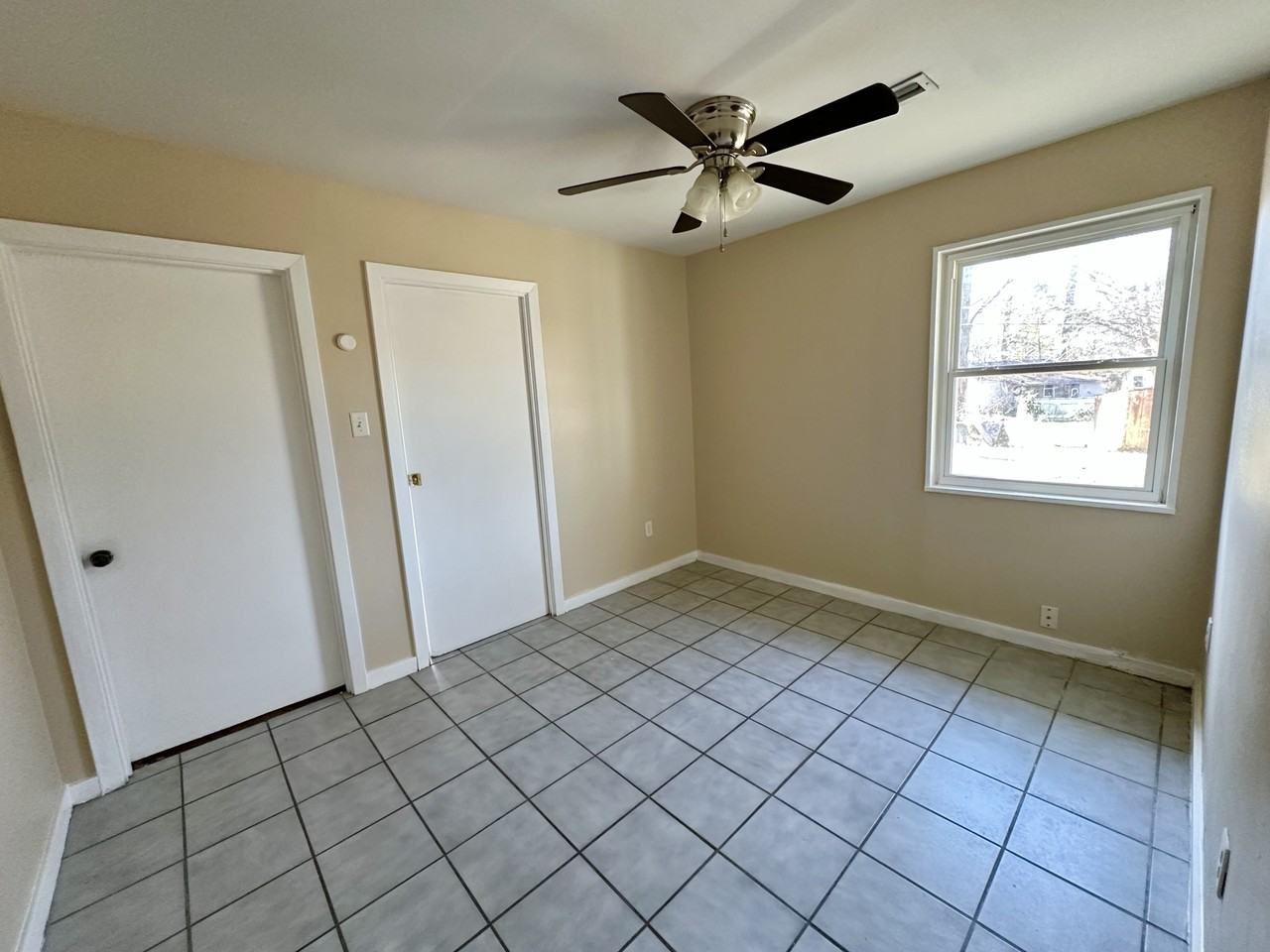 408 Midway St #1 - Photo 5 of 9