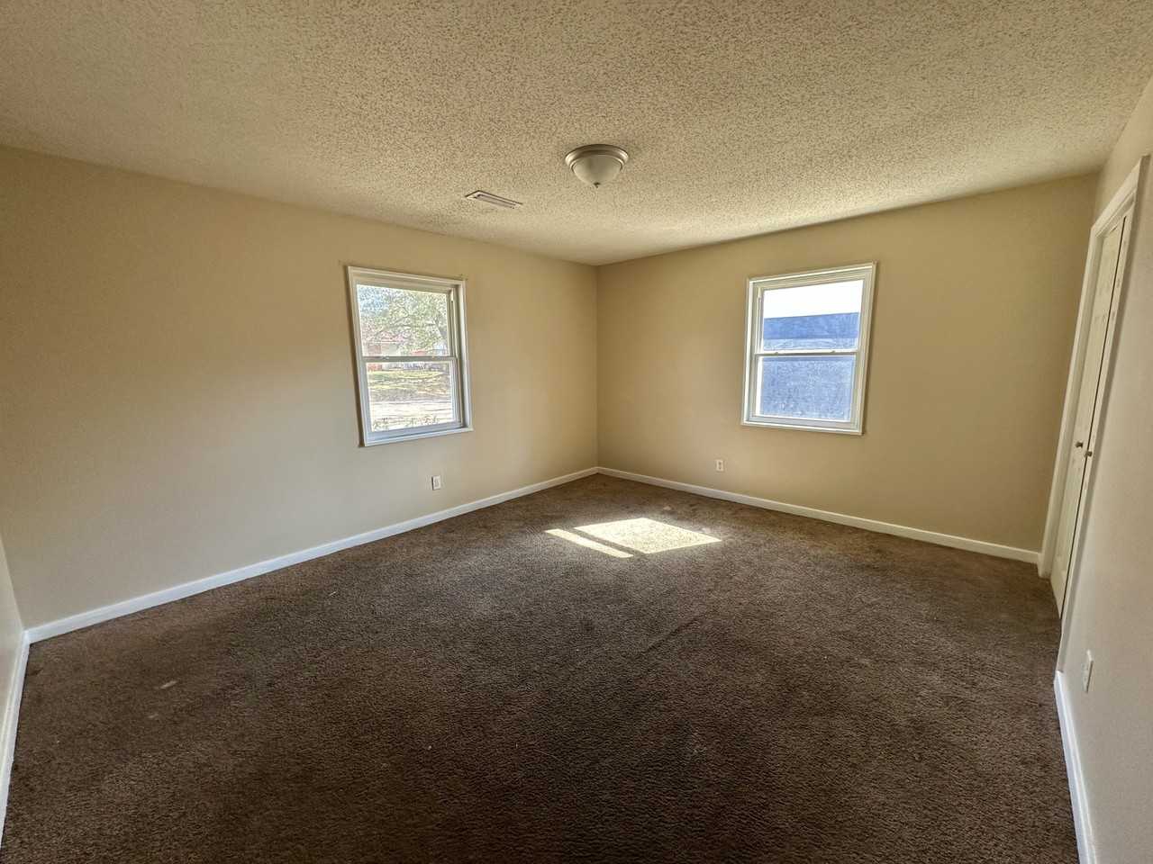 408 Midway St #1 - Photo 6 of 9