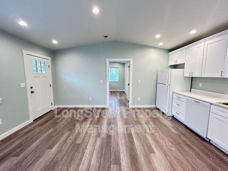 1052 Sw Western Blvd #1 - Photo 3 of 17