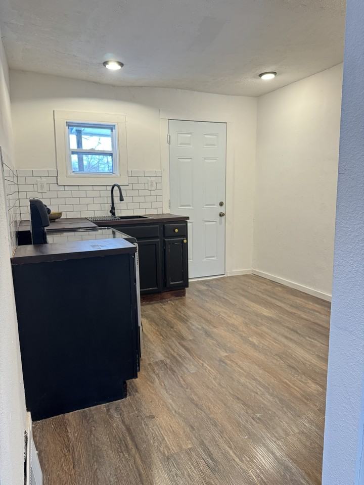 10414 Nelson Ave #1 - Photo 4 of 7