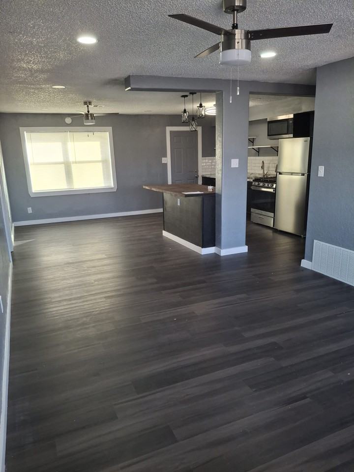 2611 Nw 46th Pl #1 - Photo 2 of 10