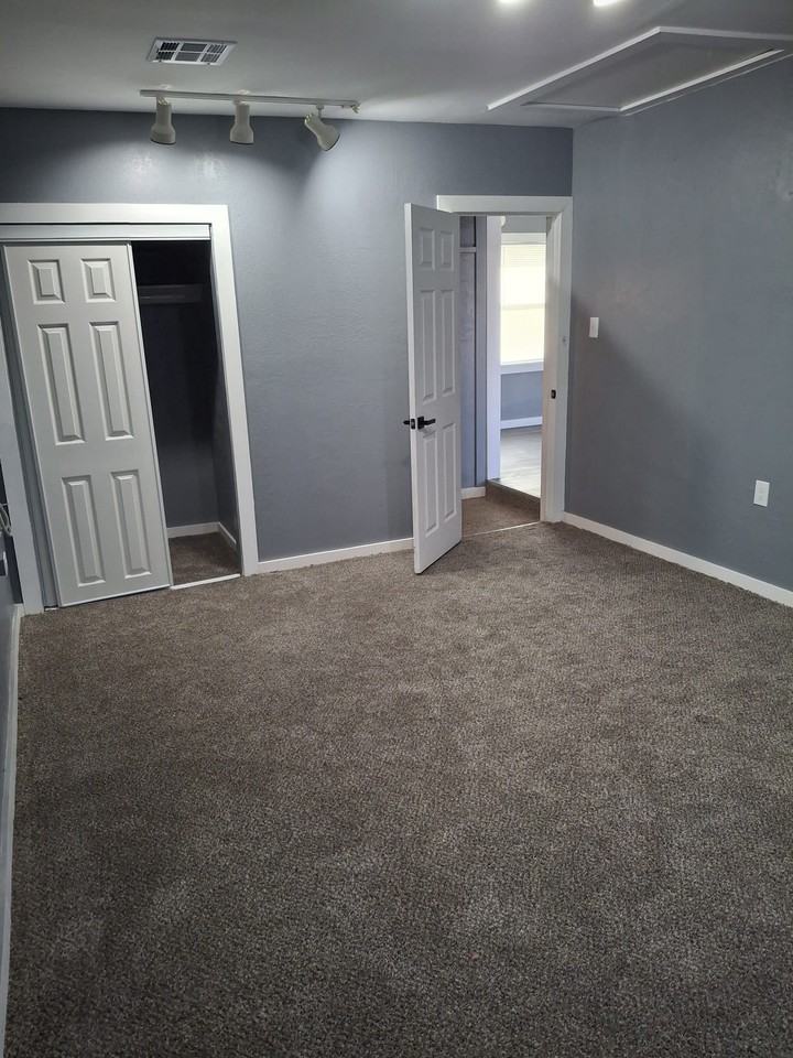 2611 Nw 46th Pl #1 - Photo 5 of 10