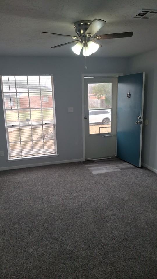 5830 Nw Kinyon Ave #1 - Photo 2 of 10