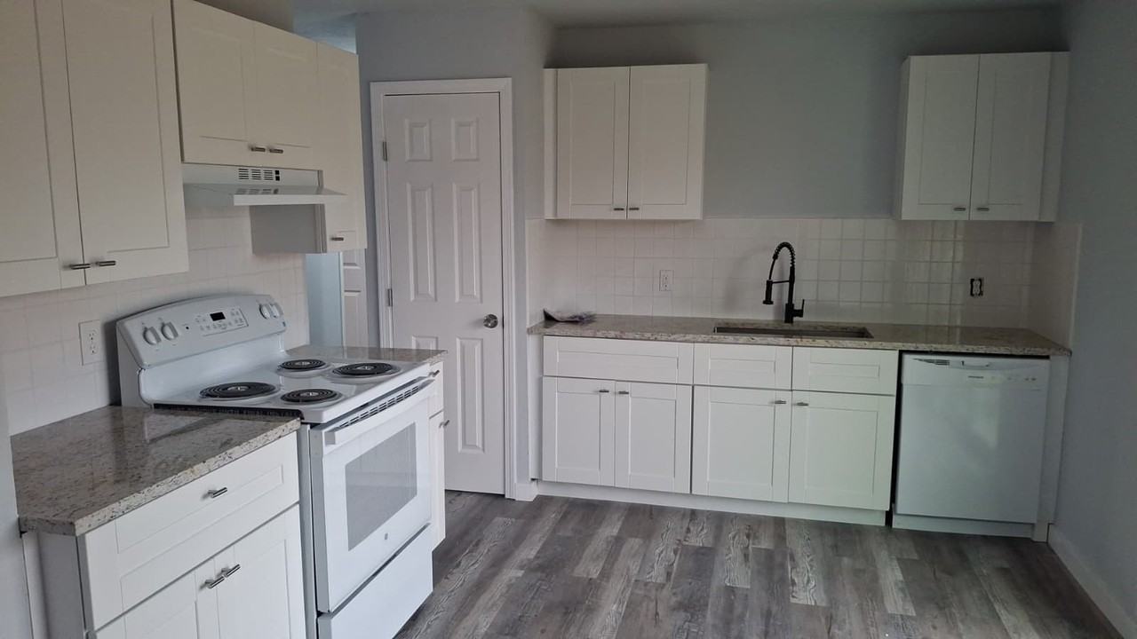 5830 Nw Kinyon Ave #1 - Photo 3 of 10