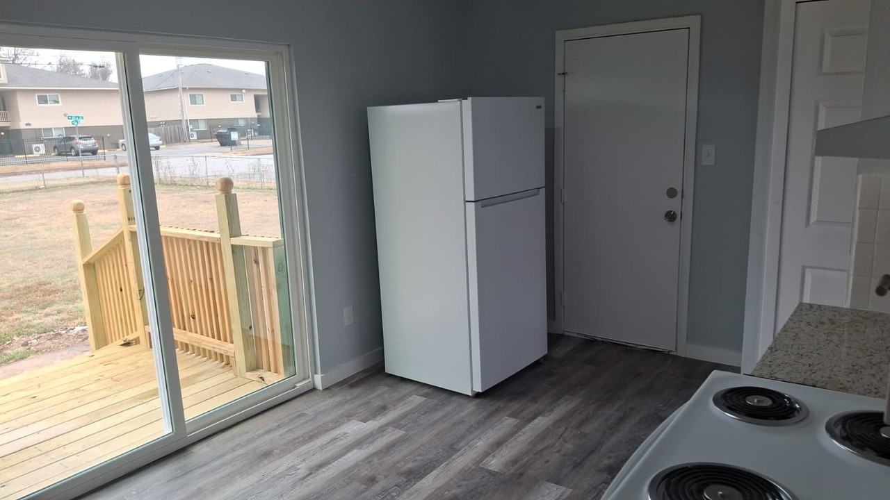 5830 Nw Kinyon Ave #1 - Photo 4 of 10