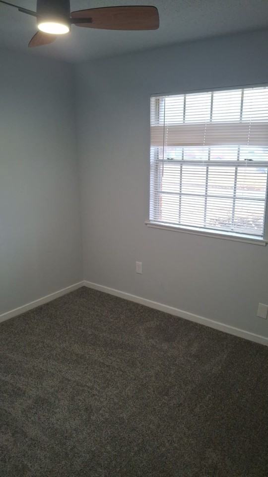 5830 Nw Kinyon Ave #1 - Photo 5 of 10