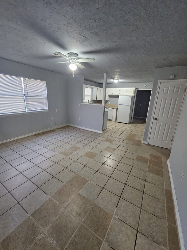 411 Nw Greenmeadow Dr #1 - Photo 2 of 11