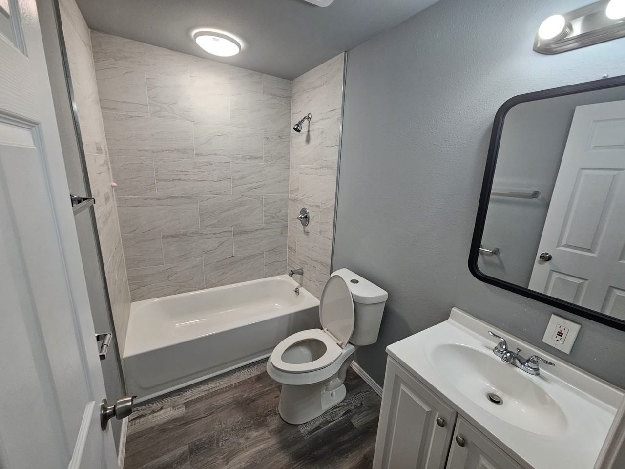 411 Nw Greenmeadow Dr #1 - Photo 6 of 11