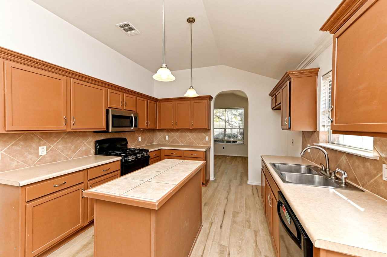 14604 Dreamtime Ln - Photo 4 of 10