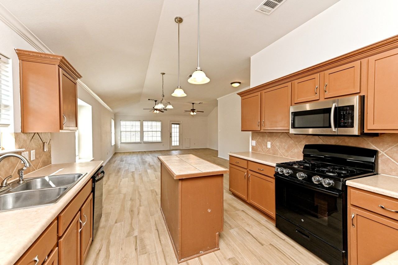 14604 Dreamtime Ln - Photo 5 of 10