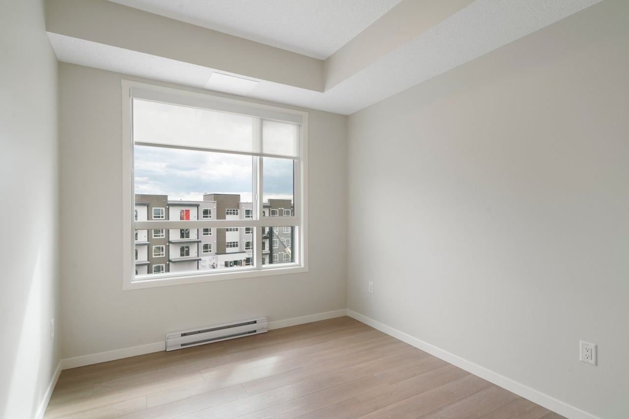 3410, 33 Carringham Gate NW - 1 #1 - Photo 4 of 9