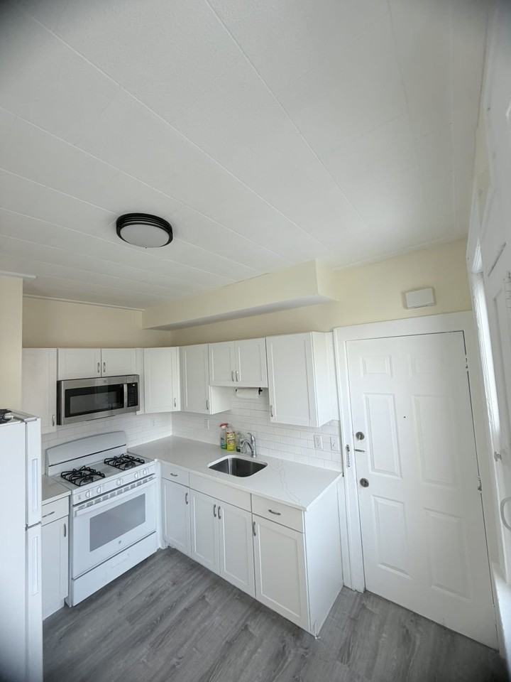 252 River Dr #1 - Photo 3 of 9