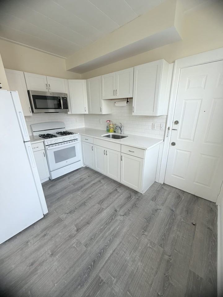 252 River Dr #1 - Photo 4 of 9