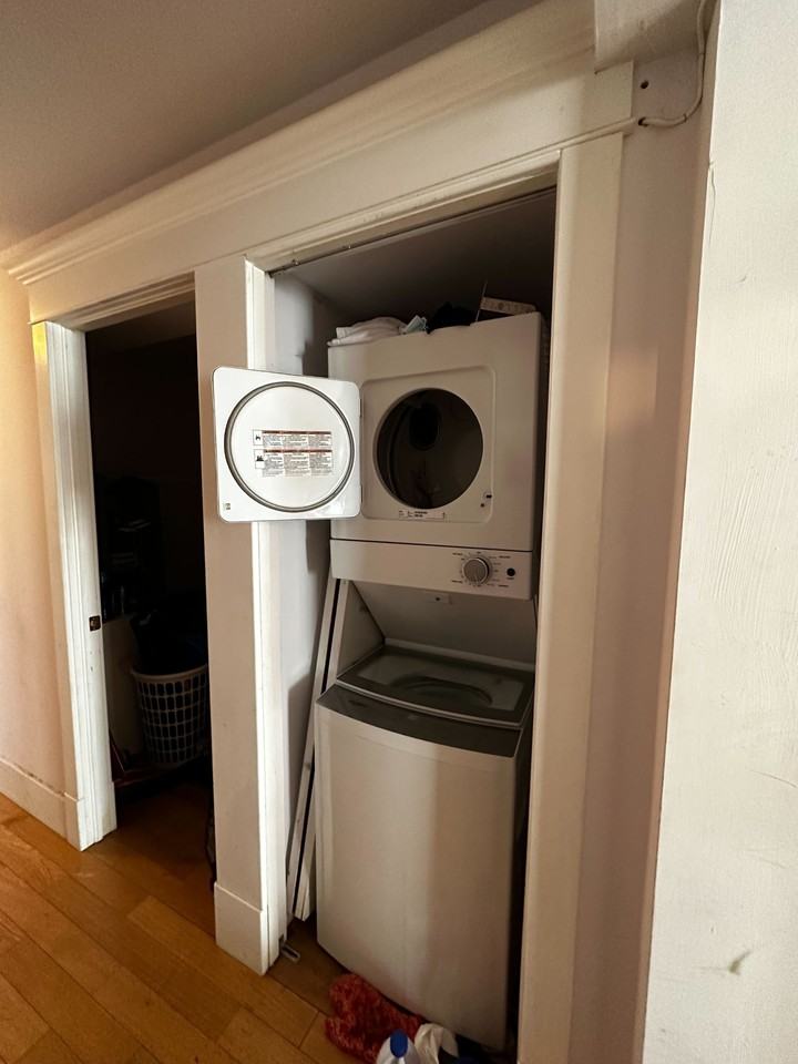 3501 Rue University #2 - Photo 6 of 10