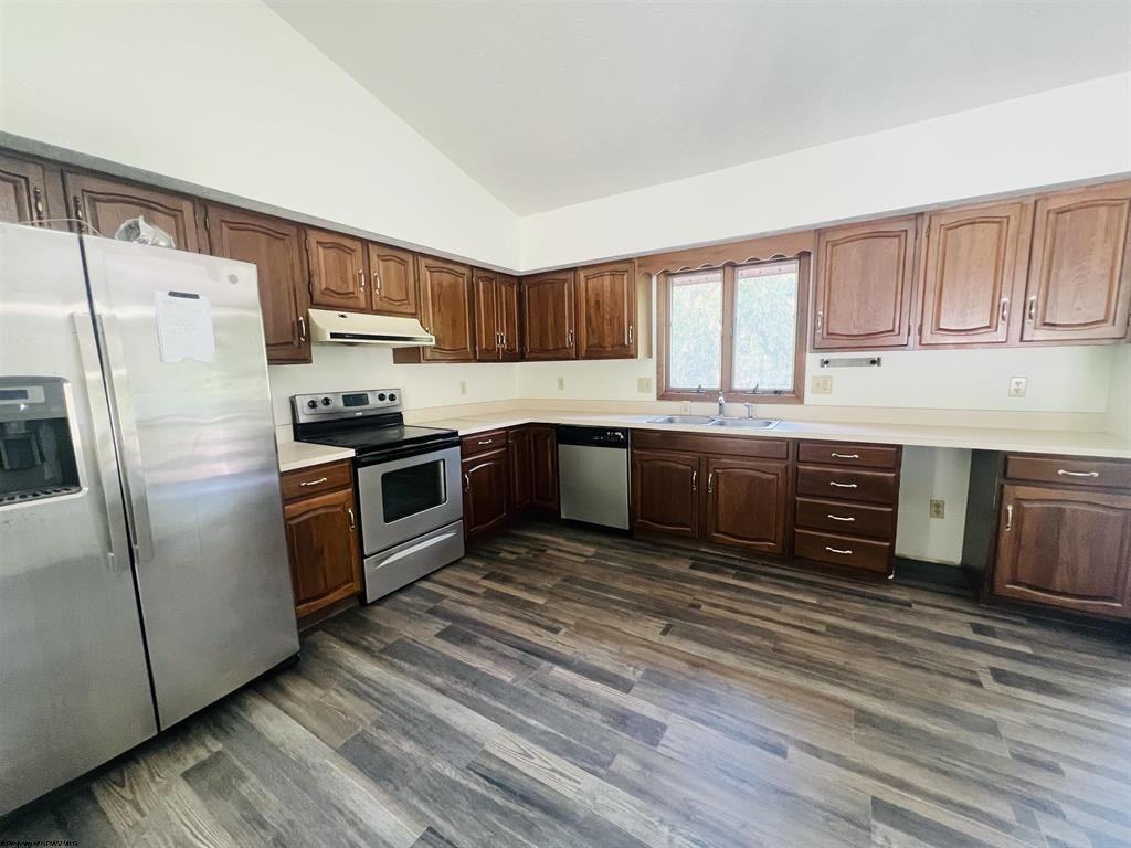 109 Greenwood Dr #1 - Photo 2 of 9