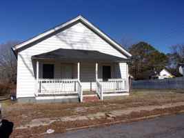 featured image of 526 Leslie St #1