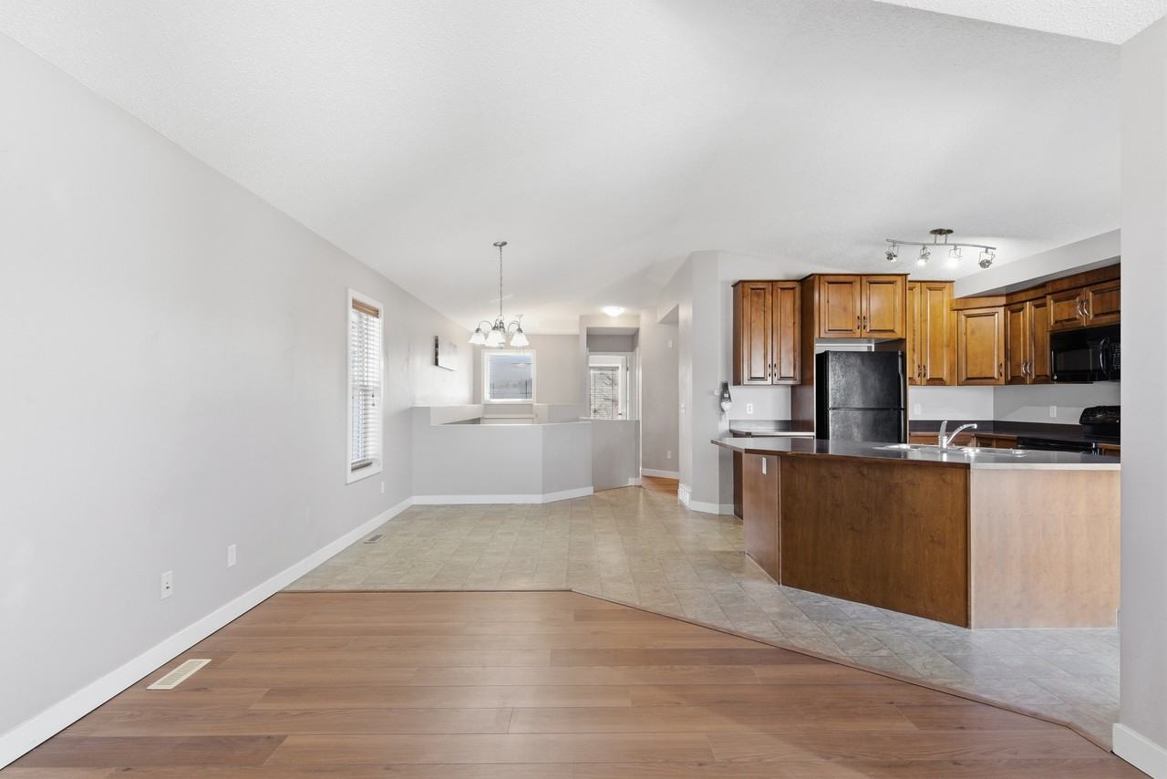 84 Panora Close Nw #1 - Photo 3 of 21